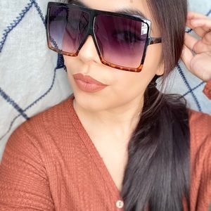 Over size sunglasses